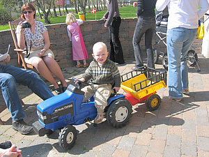 Jacob på en traktor.jpg